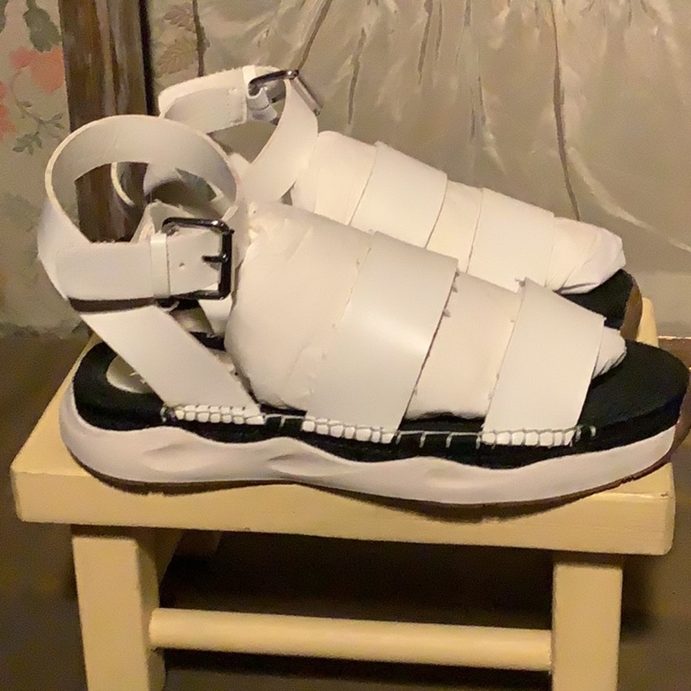 Steve Madden Cool Planet ankle strap sandalss 8/m